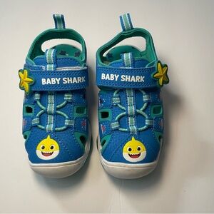 Baby Shark Baby/ Toddler Light Up Sandals Size 7